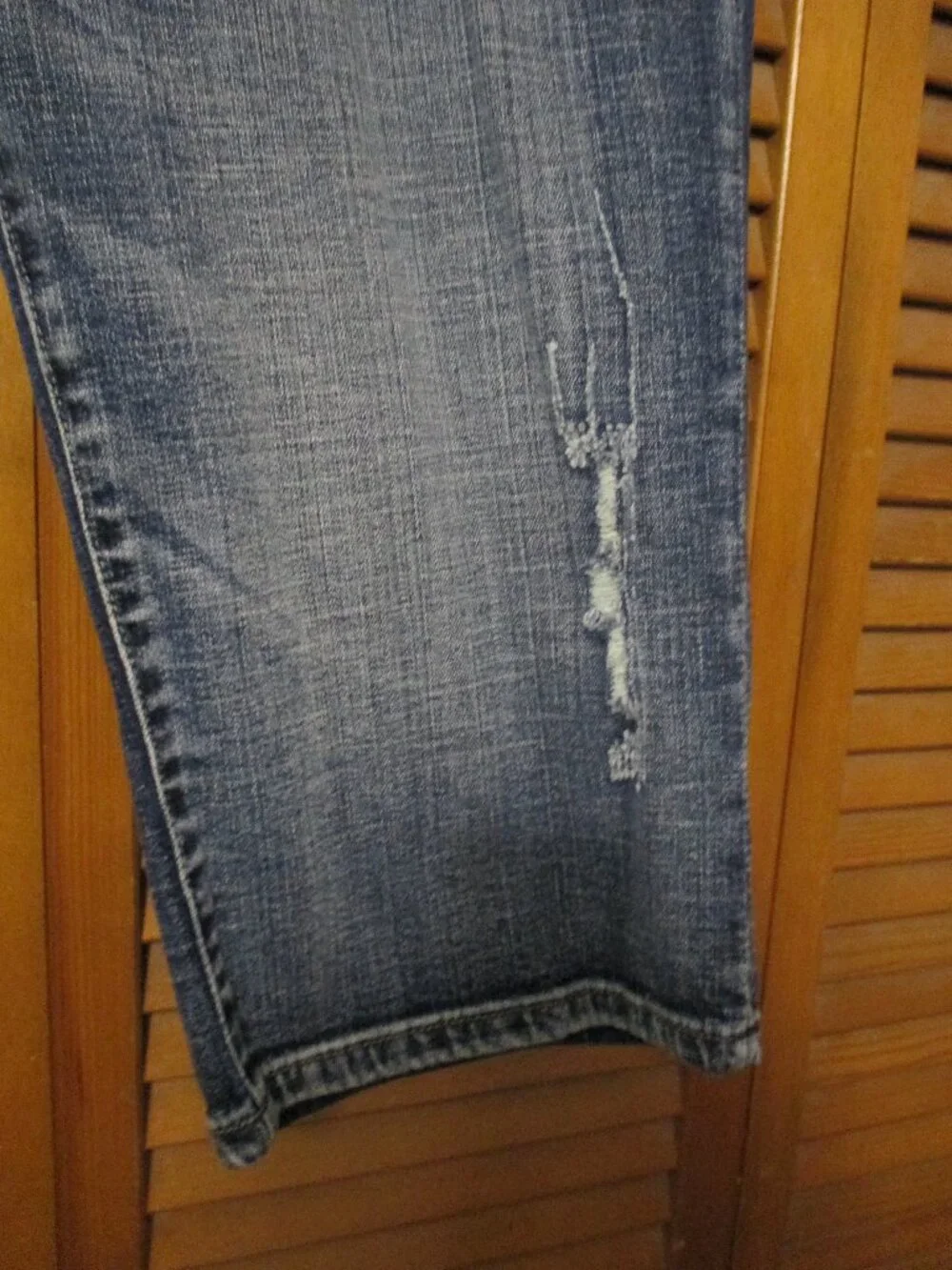 Vigoss denim shorts blue Bermuda with distressed spots pockets stretch size 17